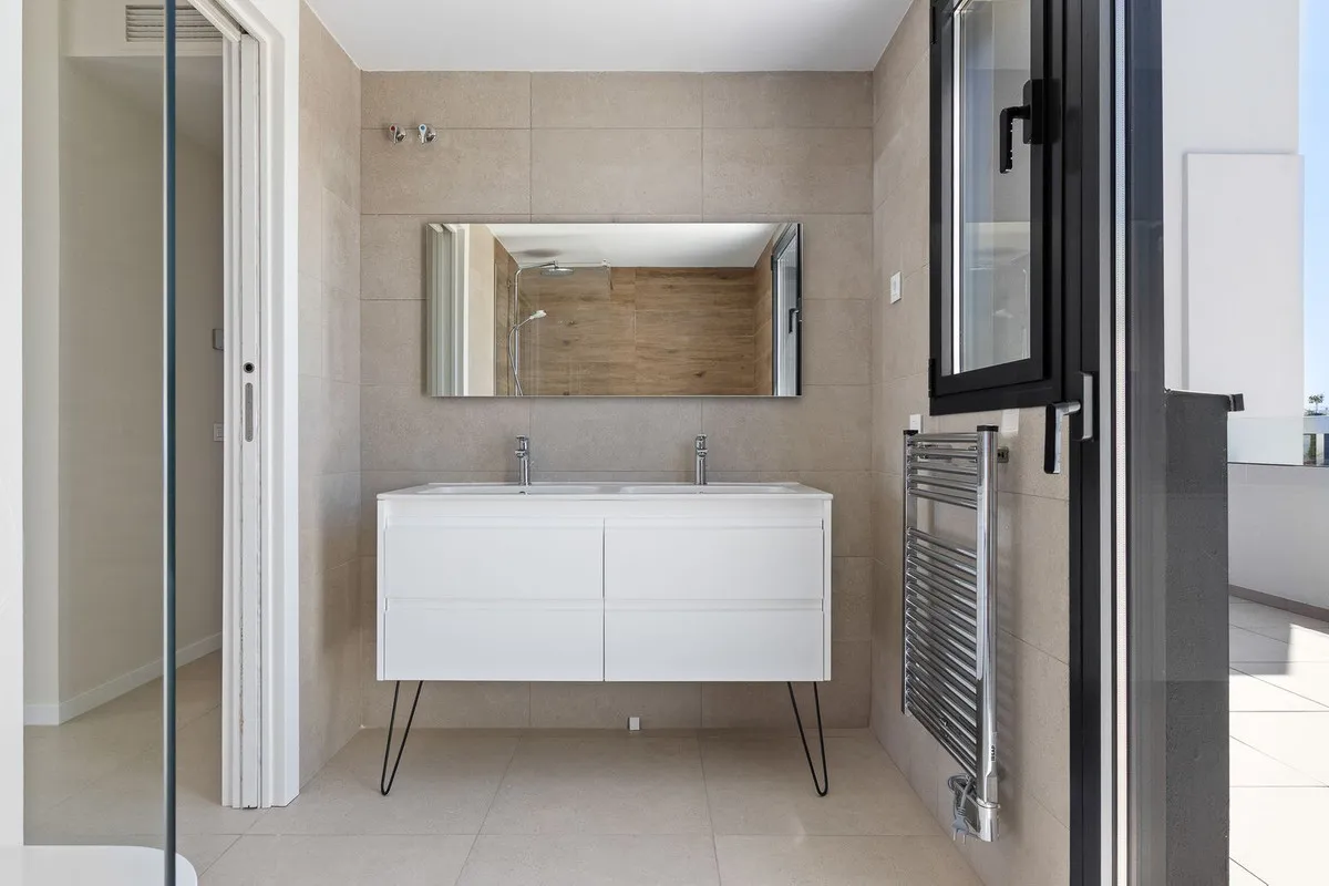 3f93d997-3946-43fb-9c43-3493d55b202e