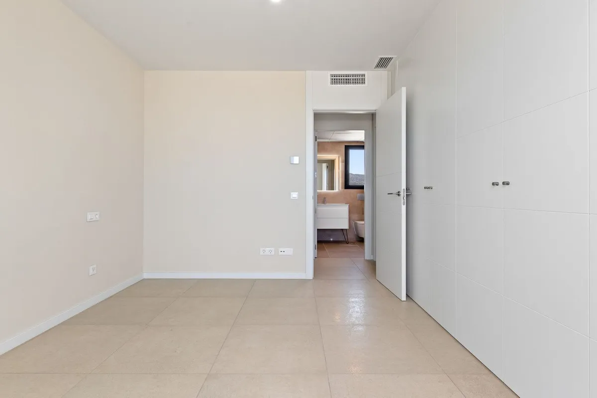 73dd2e52-1d26-431c-b562-7b6121a8ec17