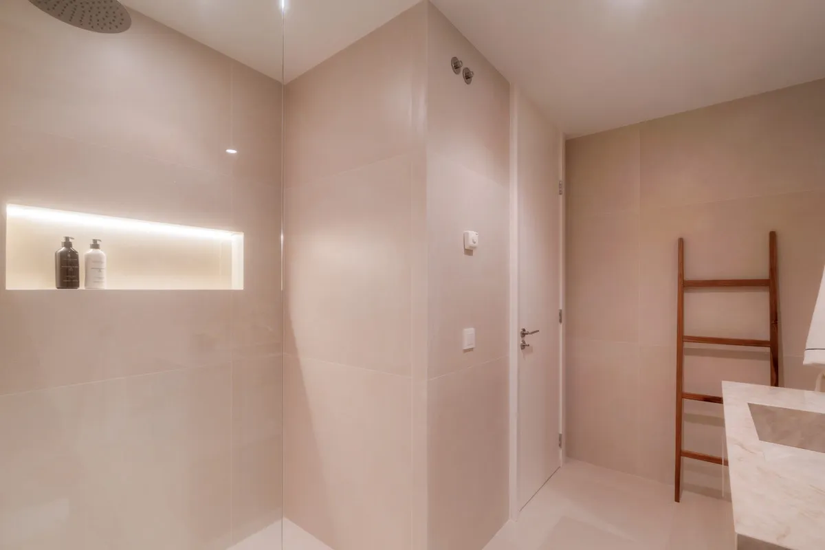 5050e1a9-dd5a-4079-b236-df491f9a2835