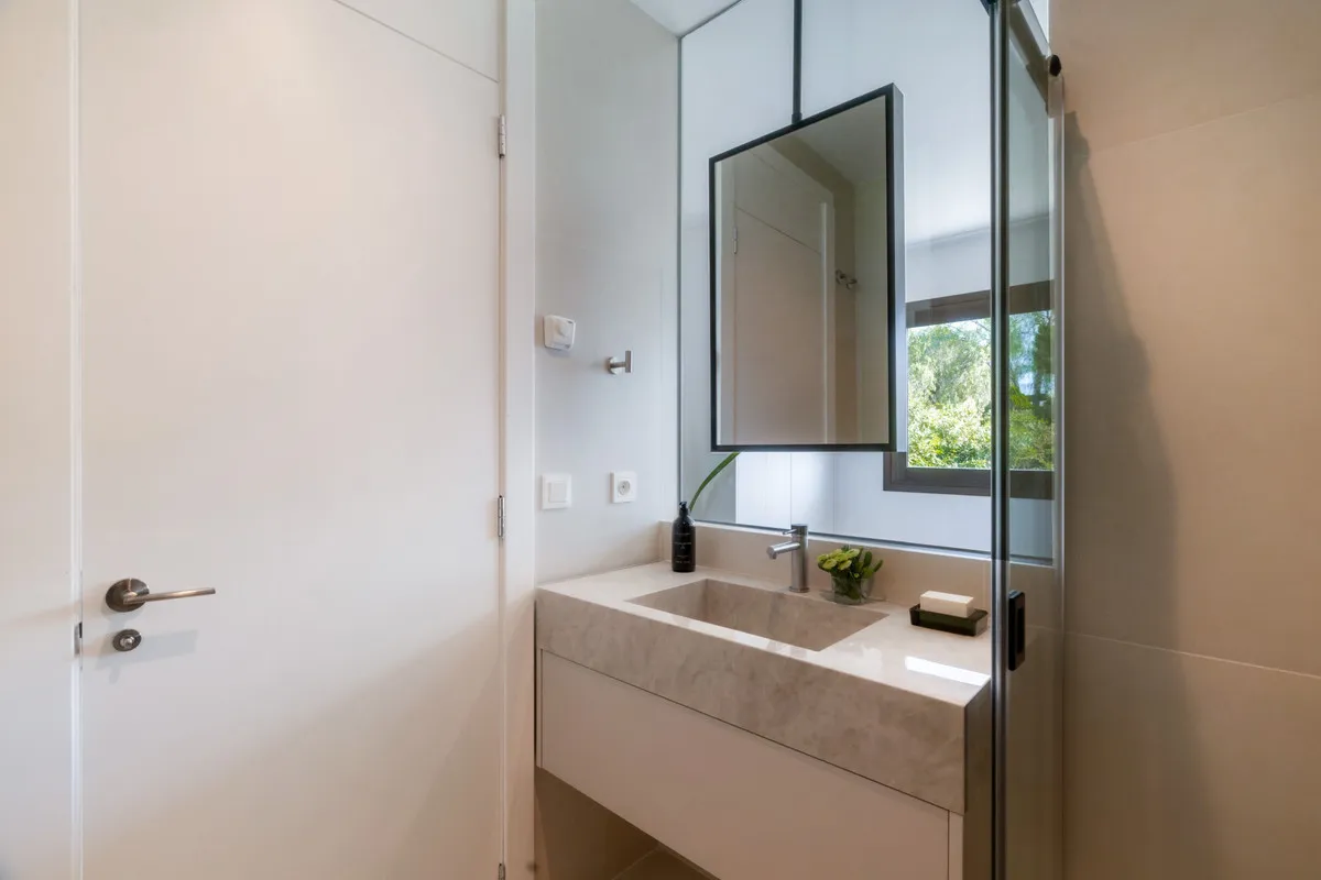 a873af63-00e4-4396-afa1-62e2fa66a13f