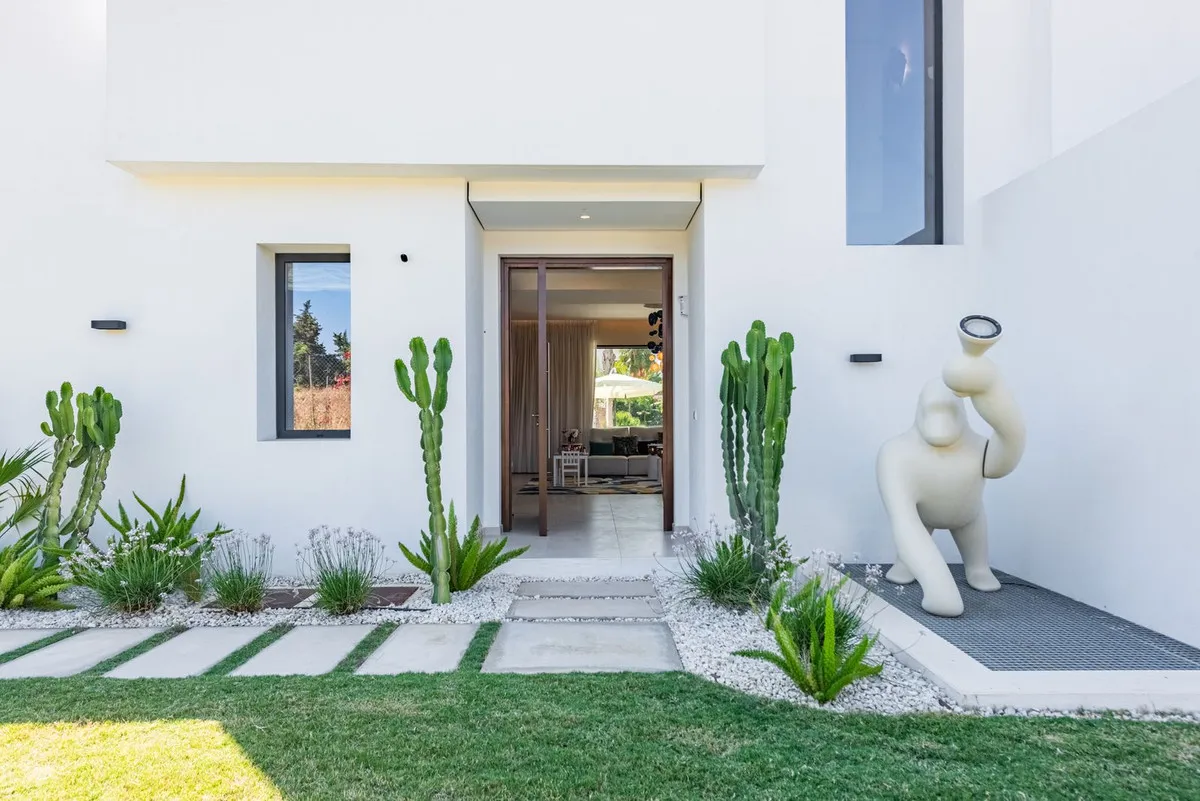 04907880-f28c-40e6-a0b3-af419c3a8796