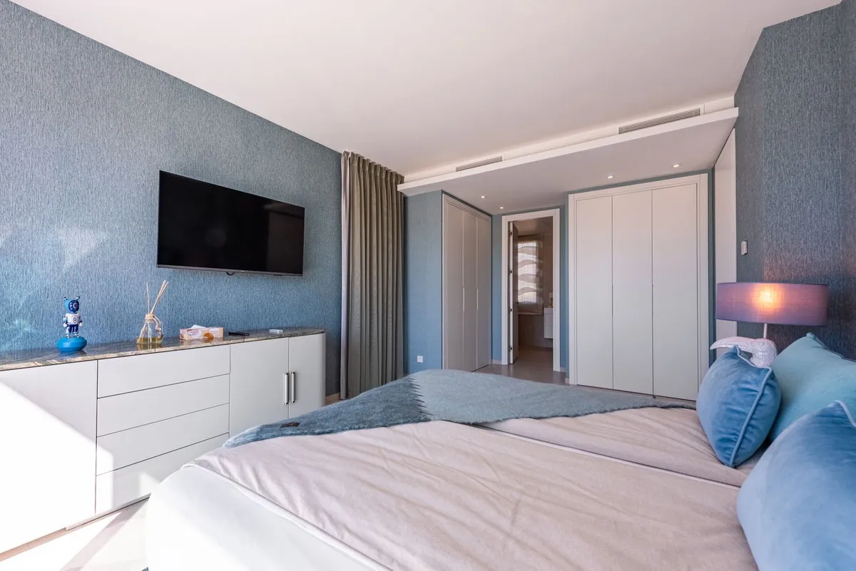 a9654058-1930-40b1-b179-399582ec44ce