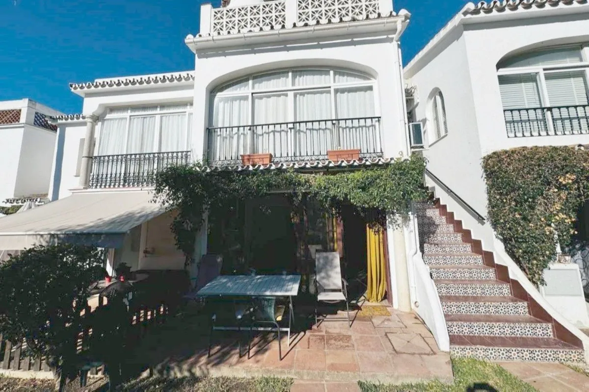 fe8f0cf9-8bd0-43a1-a552-d739a0a4a709