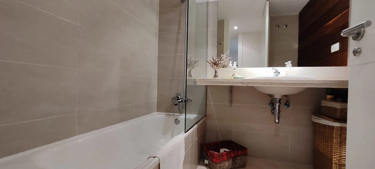 5c6cfc74-1b52-48c1-bf7c-5feee398a3db