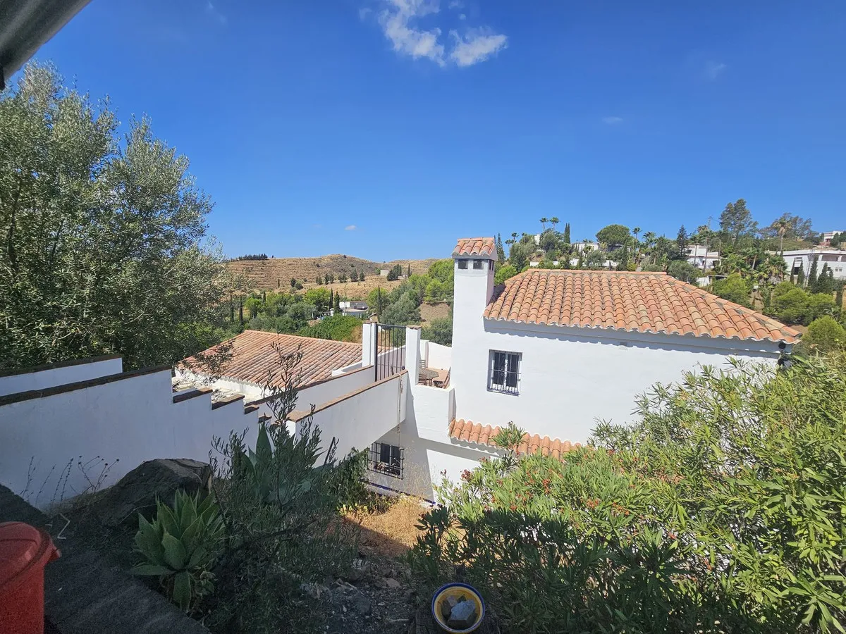 c9fb35b6-7074-4ded-b9ea-470adc312c2a