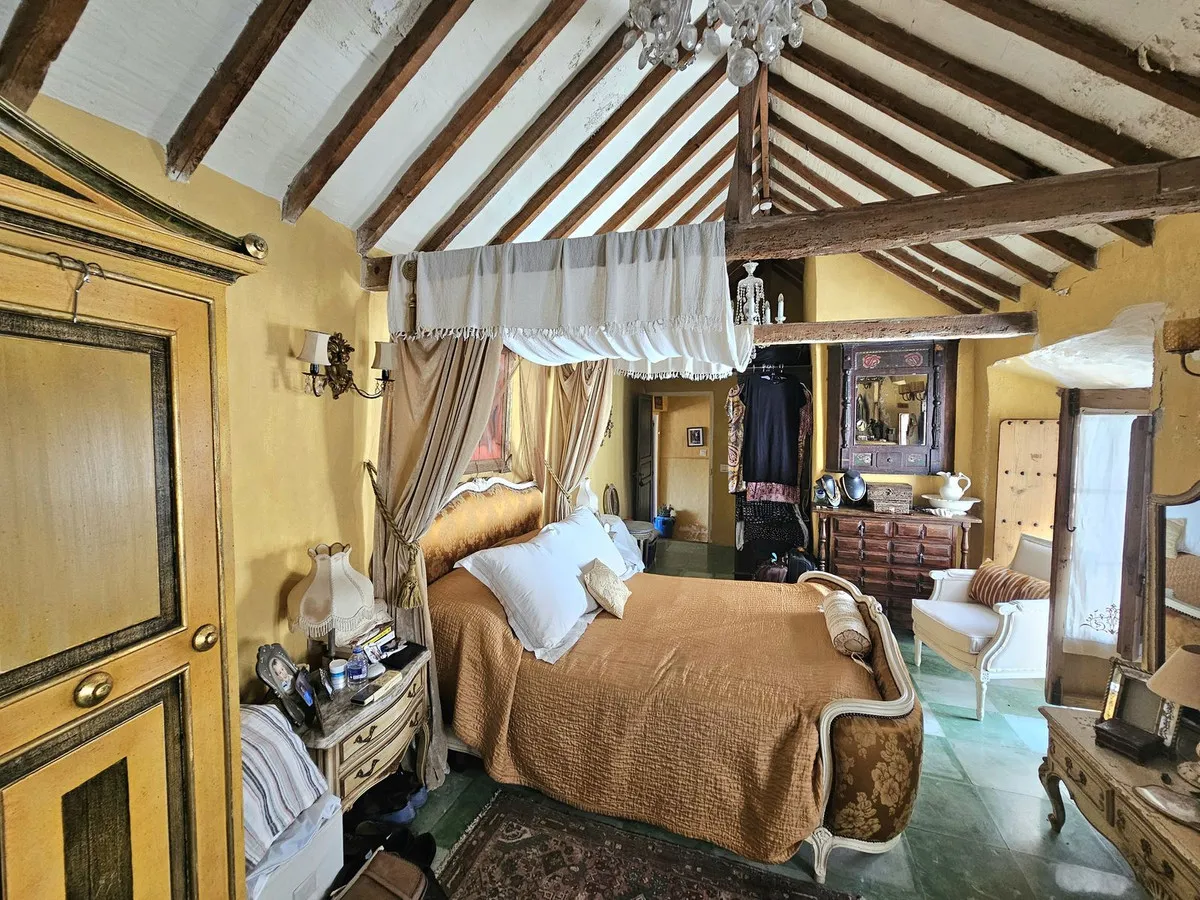 72b4d93c-127b-4e0f-9252-bb61ee461e61