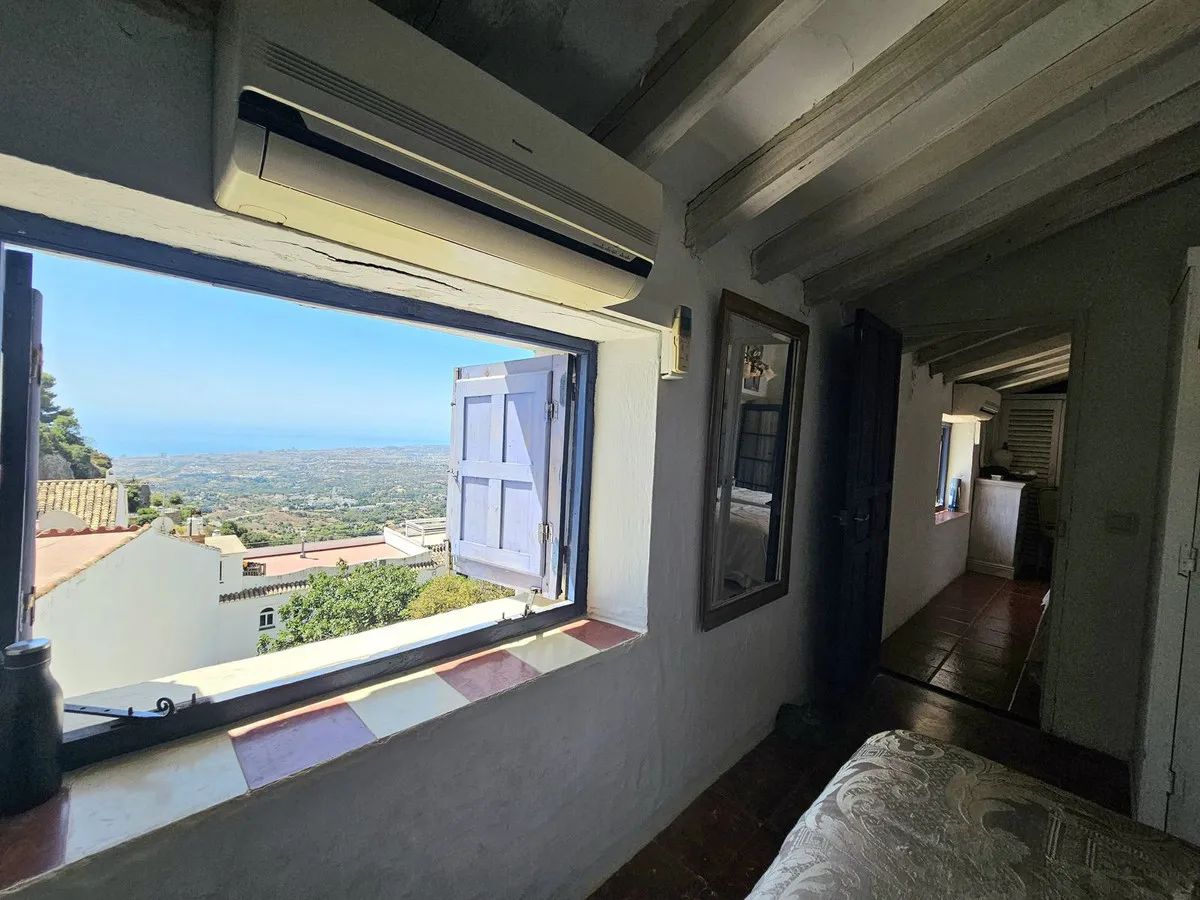 a6abe391-d737-4e12-b7da-36b403ce4cf9