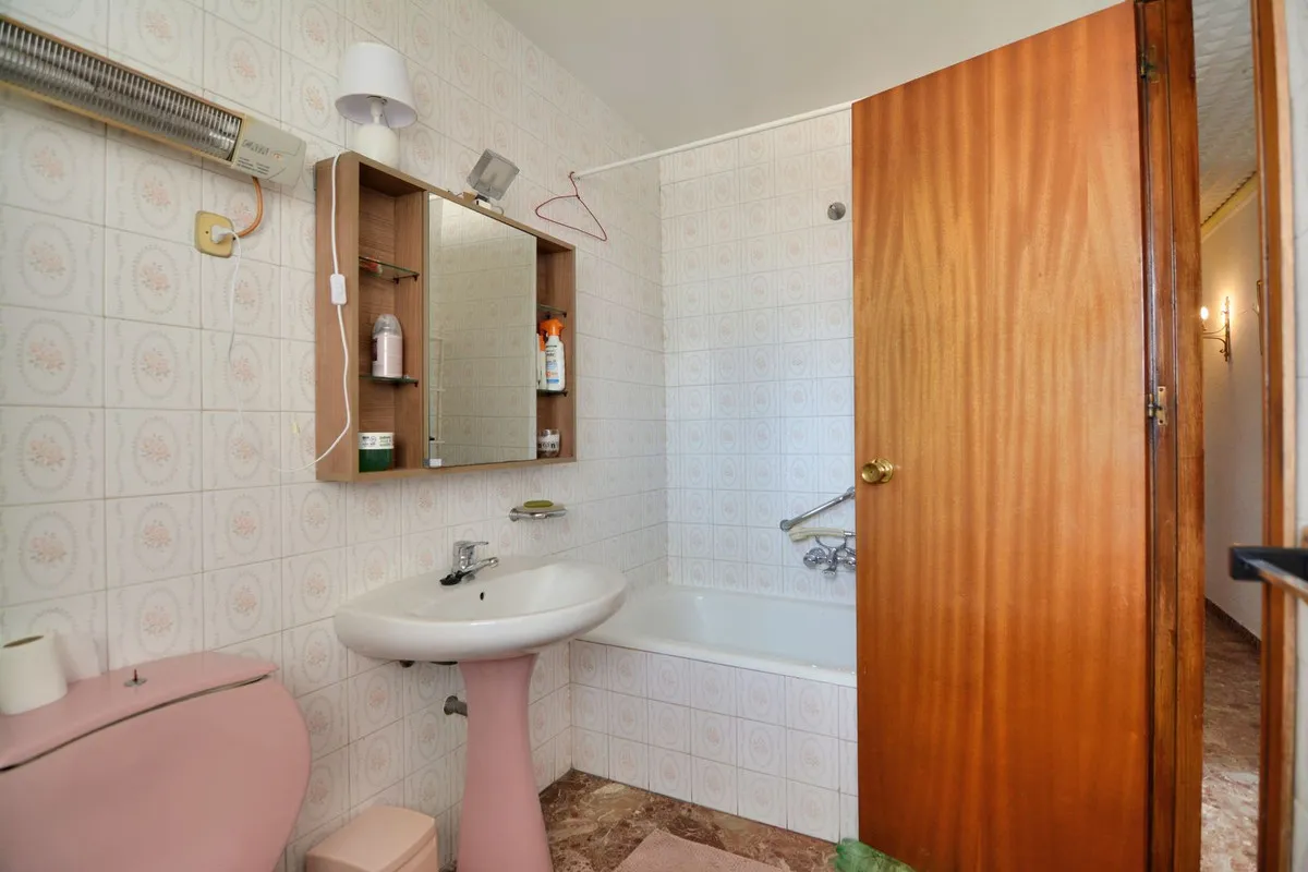 8f6c0f76-e3c7-4126-95d0-5411e2762221