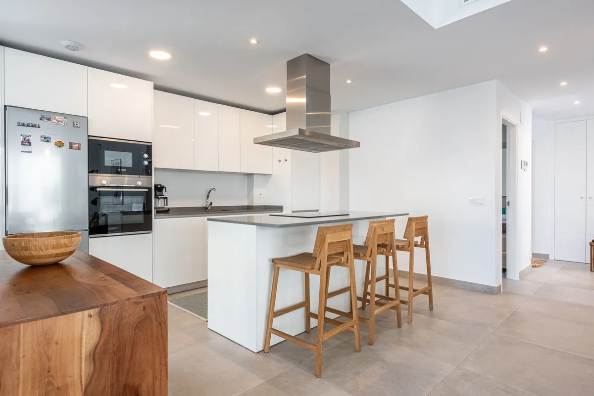 2723ccb8-62a0-4c4d-8b89-276e38093027