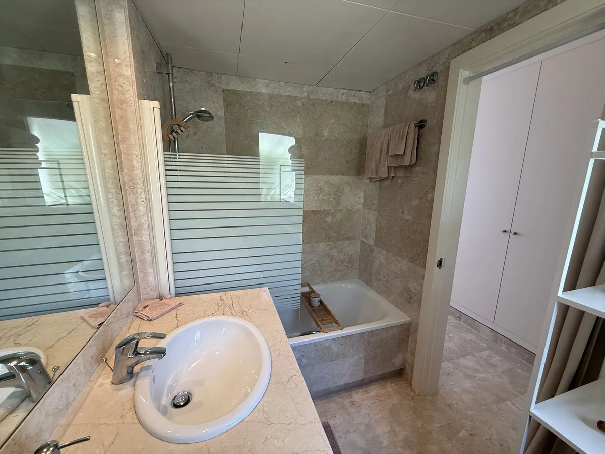 d0a8e3b2-57b5-4e80-903f-67623303d0a6