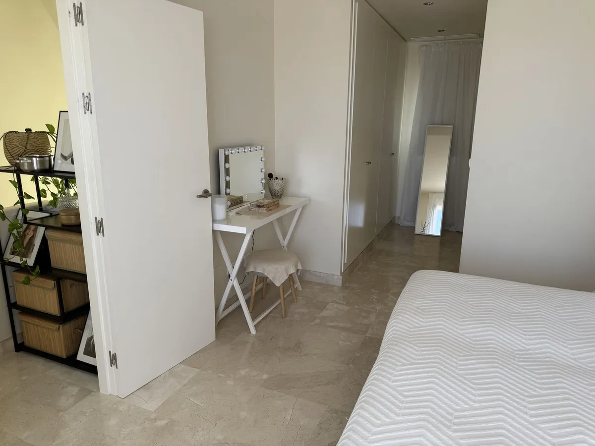 e7db1e72-f0c2-4072-8dc6-3ff79941c7b2