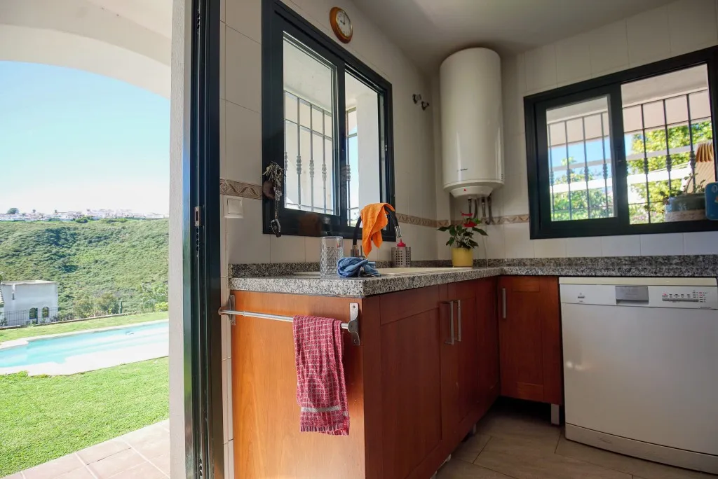 b0278922-2b6f-445a-a5b1-26578e7372f4