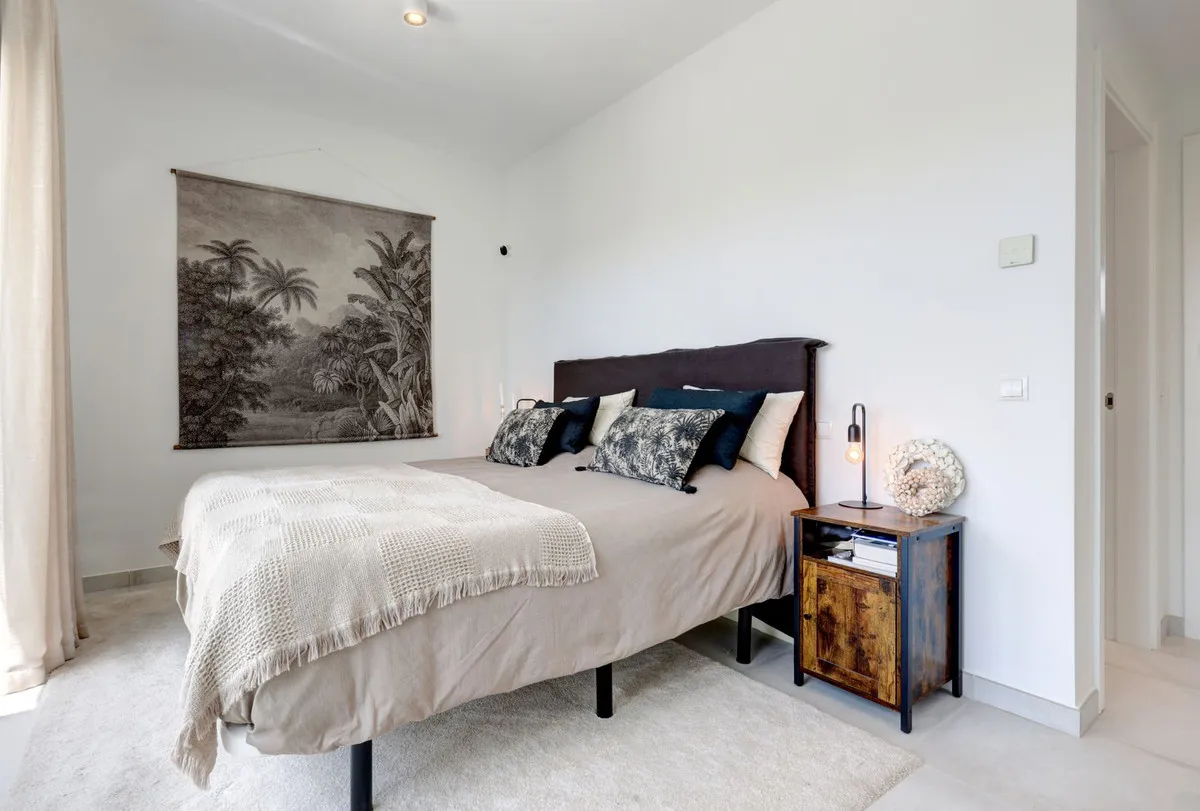 7dcd56fe-7202-48a8-929f-108c1ccc8f18