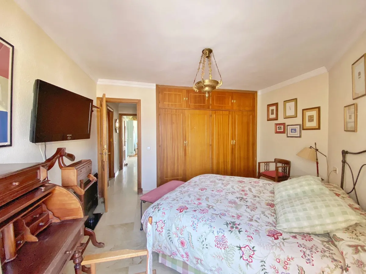 13593025-04cf-443e-9480-f265978c0f81