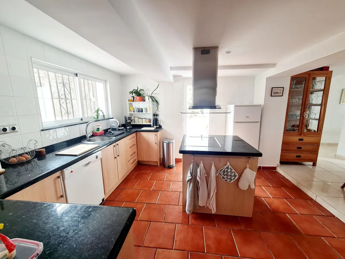 e1a32a5b-8cad-4612-ba23-a981330b5ecc