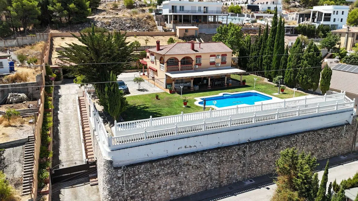 20ecc716-1098-4abc-a773-1b761c67a328