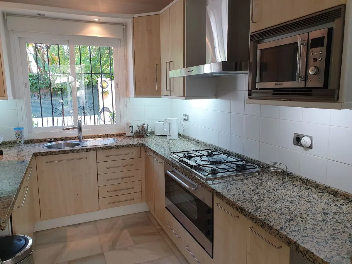 1a0ee8f5-e962-48ff-932d-0eb2c97ca2ae