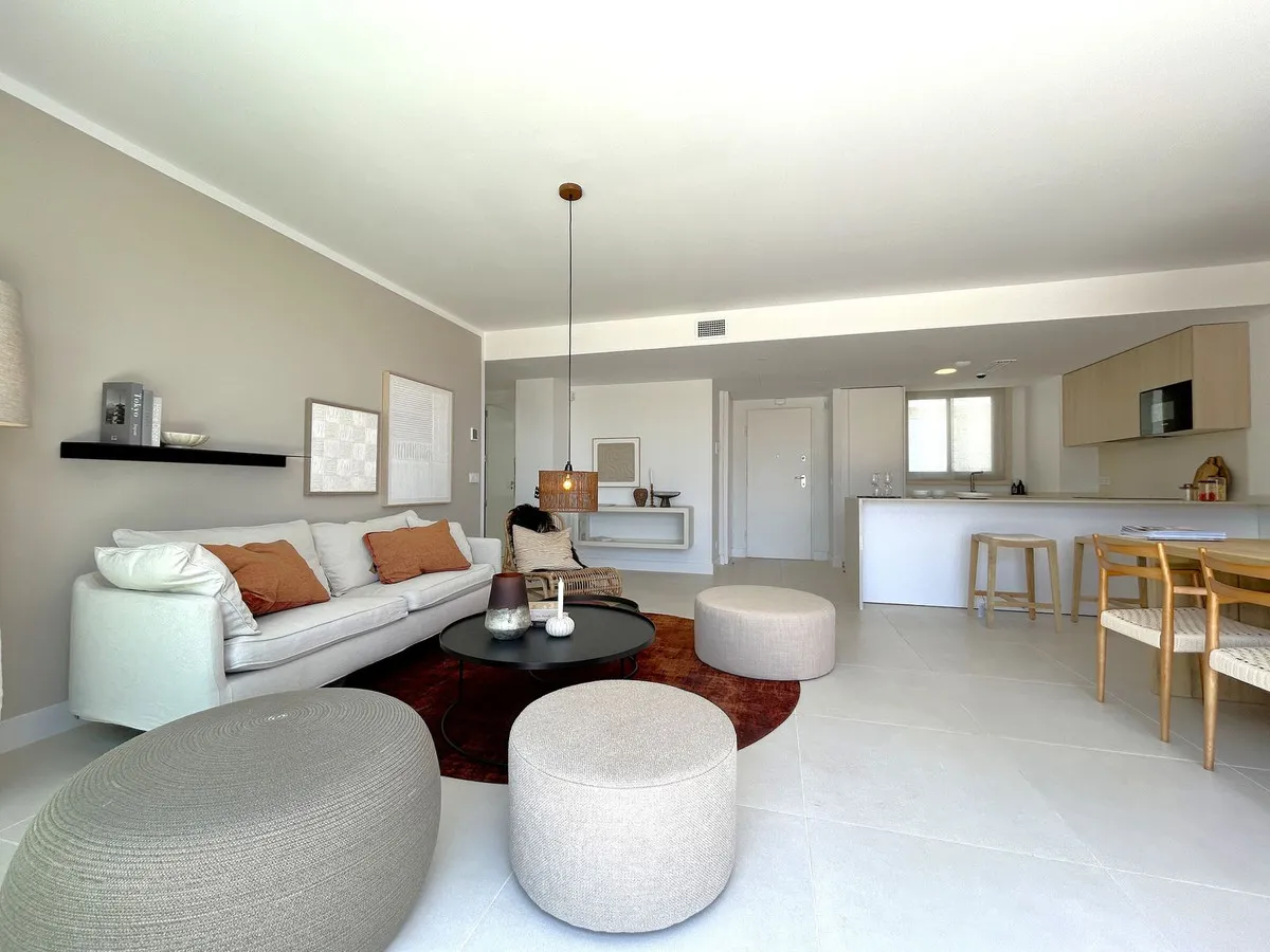 4328015b-ae83-41f2-8cef-a1977c4312c5