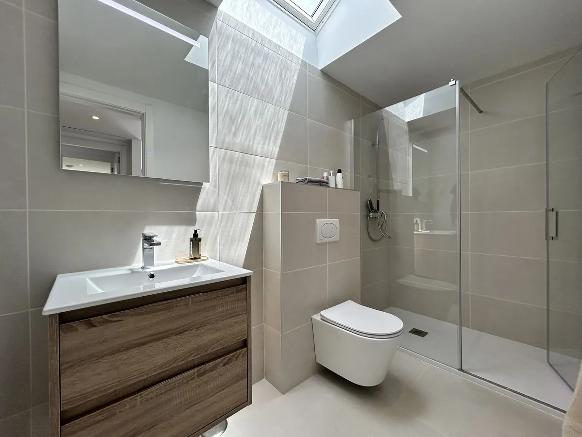 9db5ff96-207a-4daa-9970-20b9b9f37602