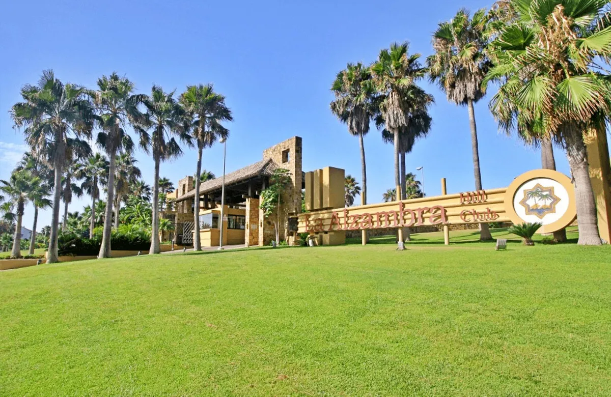 aa0baaee-dc2e-4f41-b84e-6a6a735c3db0