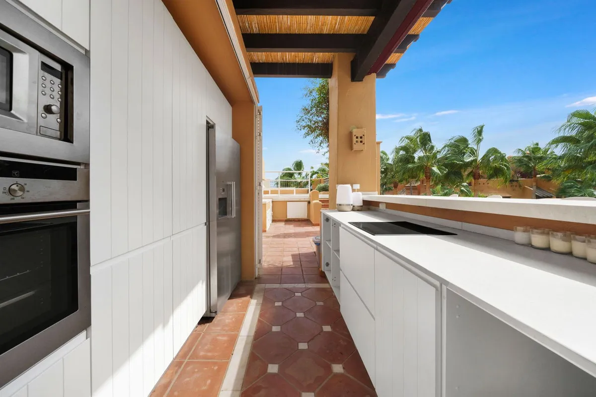 dadf074e-c49e-4873-b710-85b3aa469fb6