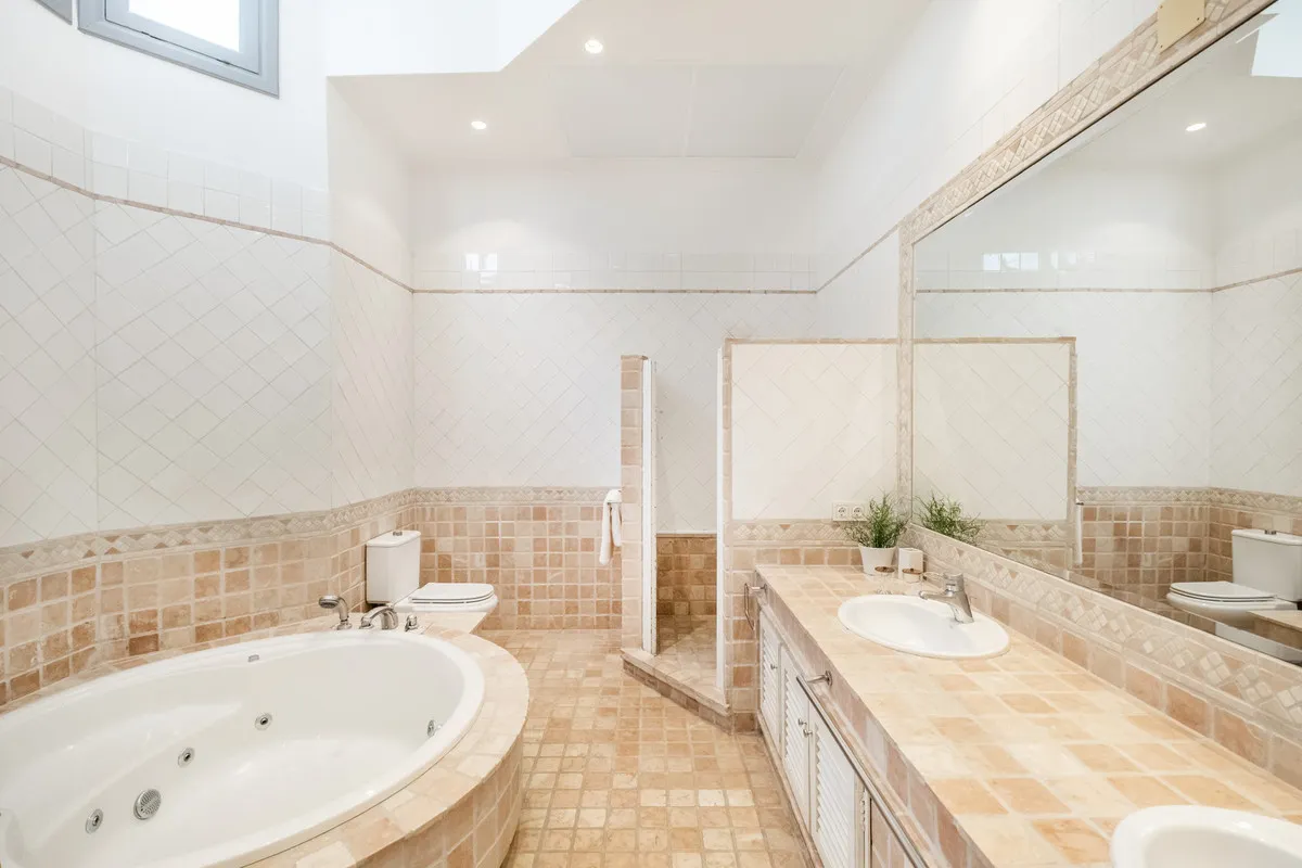 4d3edcf9-dac2-48c5-be19-3834a3eb191f