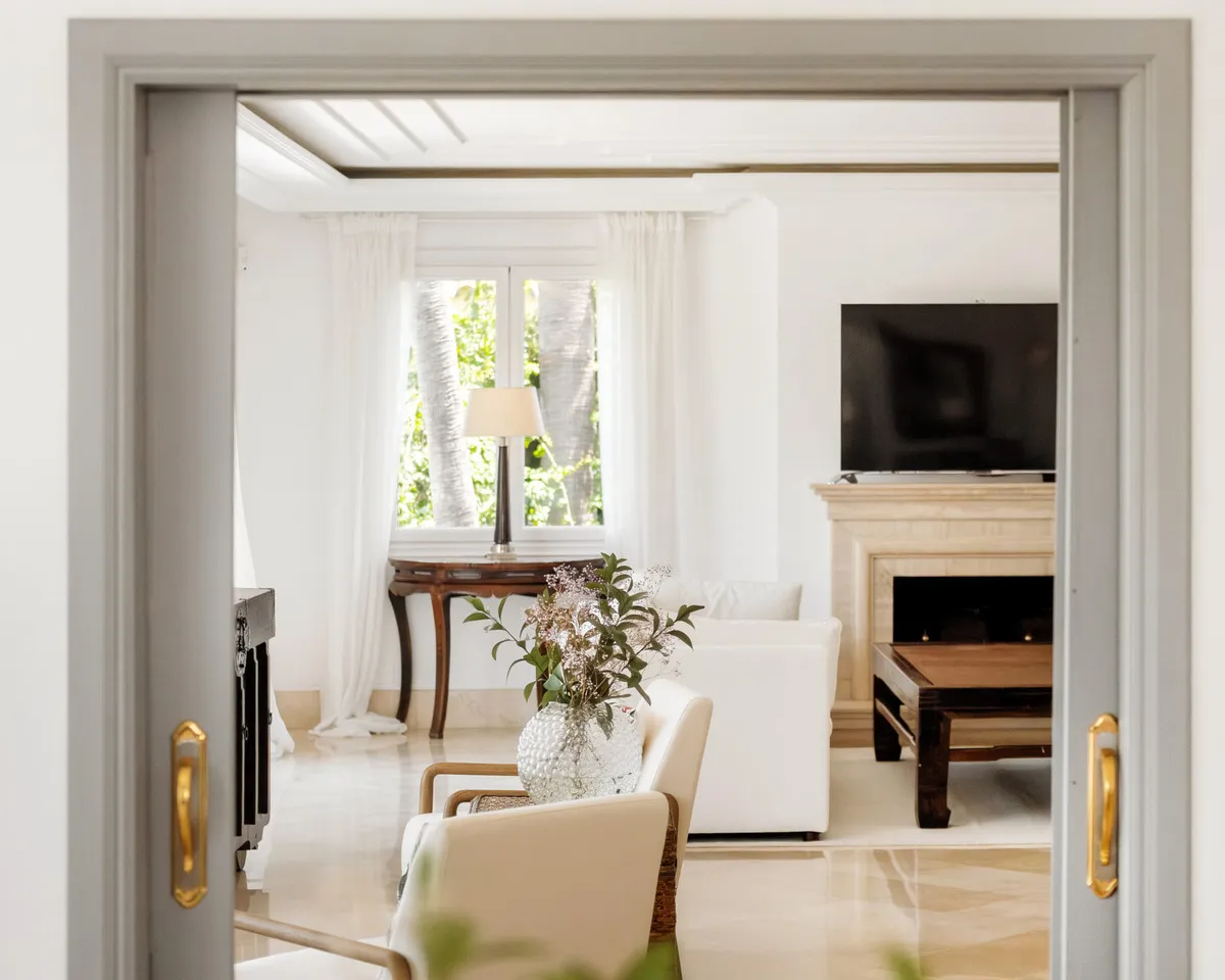 db8ebf43-7312-4f50-8f7c-756fd059d7c1