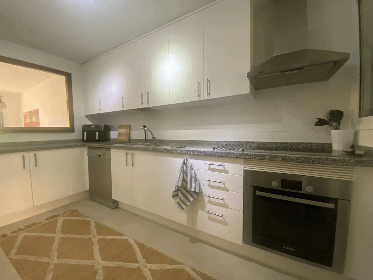 083b2c06-d5b1-48ba-8950-1c80260fa088