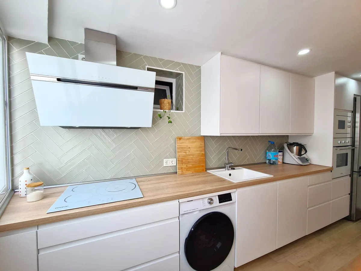 d9365be8-c48d-4313-871c-f88251493f43