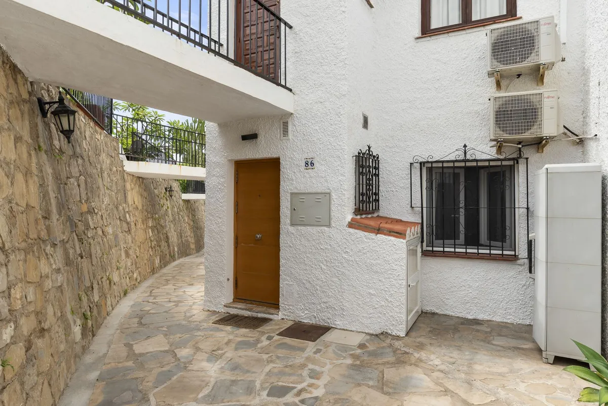 c1f2aa27-e208-484e-a78c-a763f5431cdc