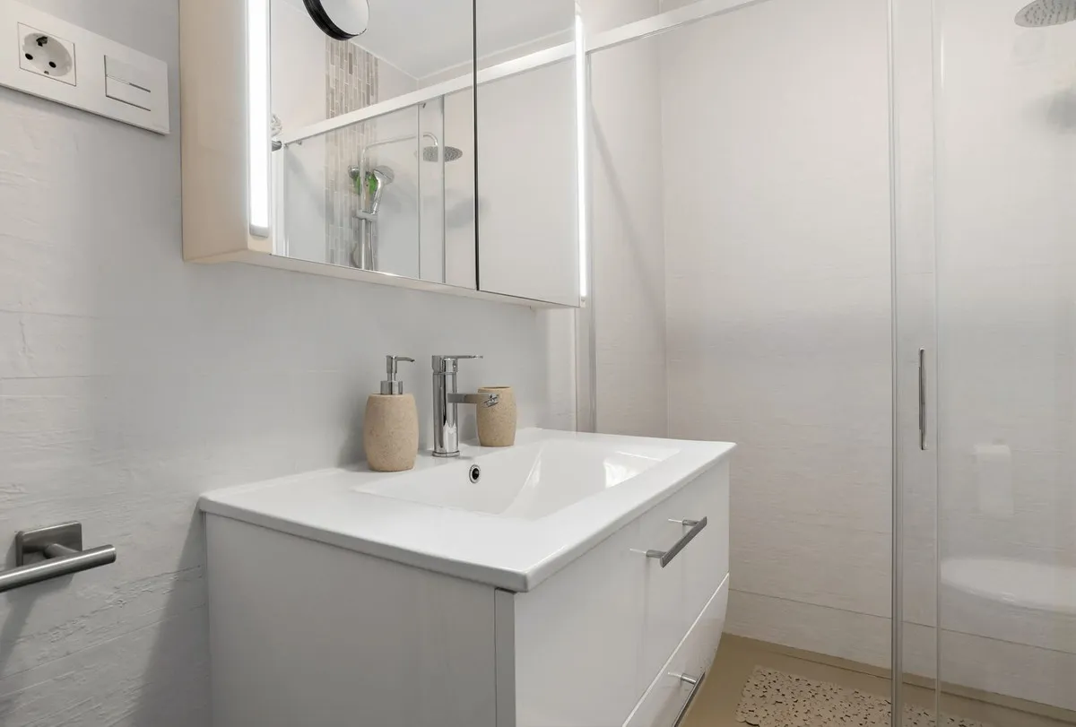 f49cfc4a-1941-46eb-9b75-3e6ba7a81e4d