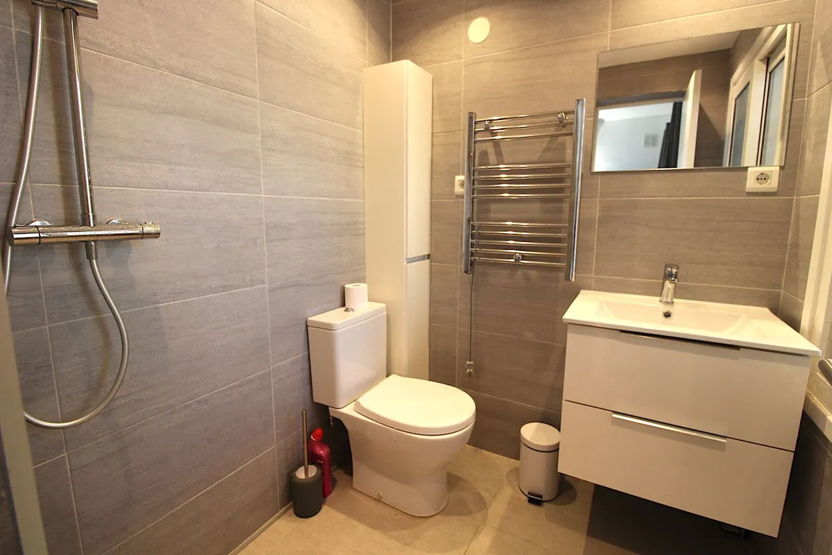 304d634e-0930-473c-b001-fbc0c2a015e9