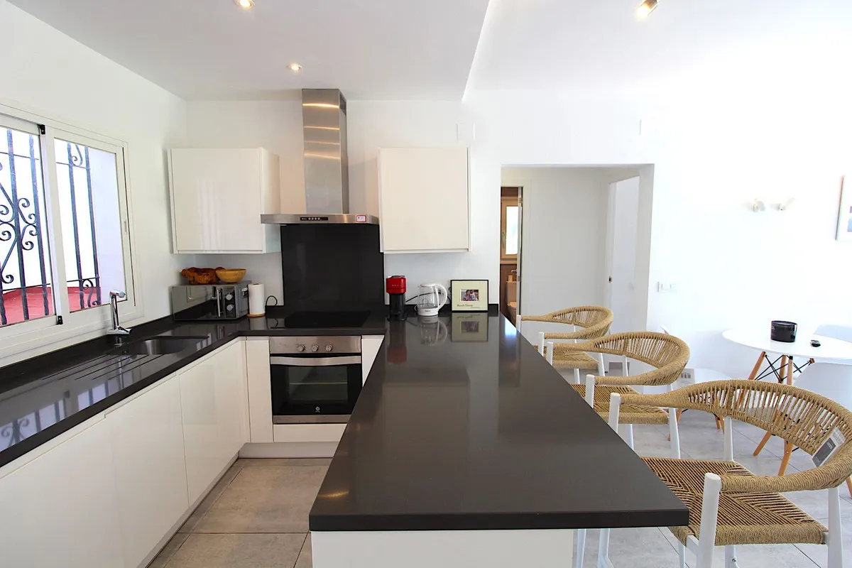 8dfa2d49-60c2-4dbc-8c74-8655b6616f3e