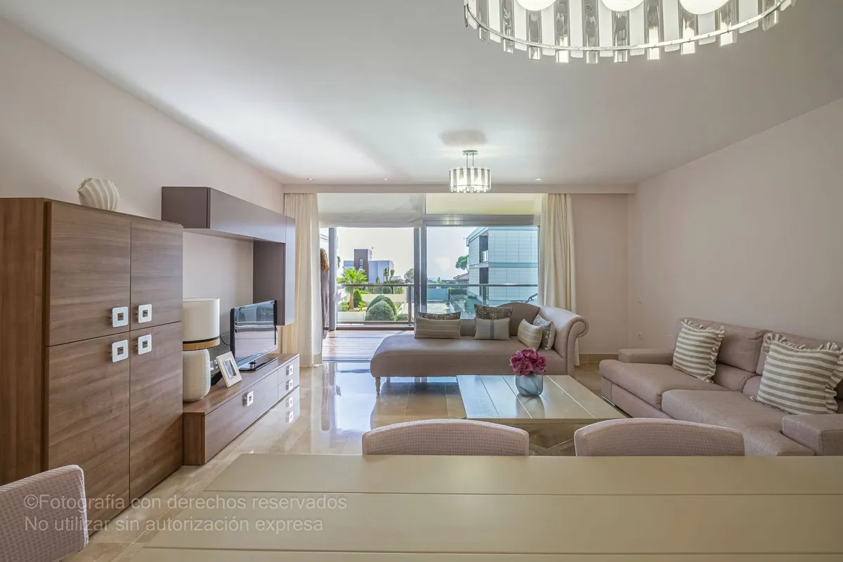 979550fe-8cea-4fb2-80a2-072003b32a56