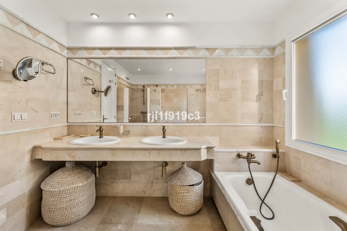 c718bc33-b8c2-45f9-97f0-7a65f7f1647d