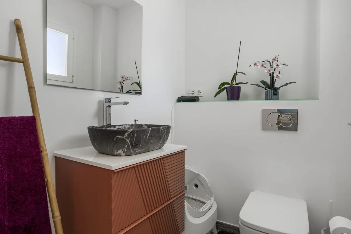 1ff99e79-e347-4fe4-8d0a-09b7f75ea3ab