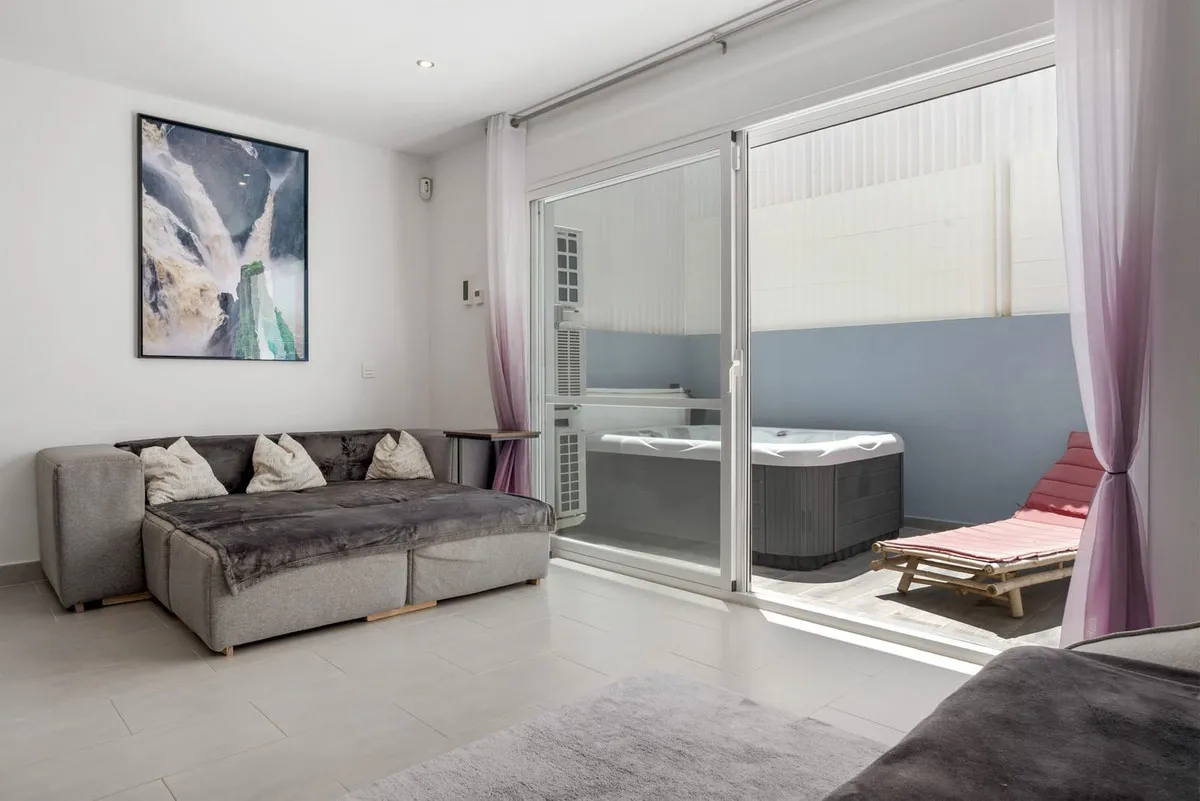 56c11dfb-bea3-42ab-924f-108de88f5dd7