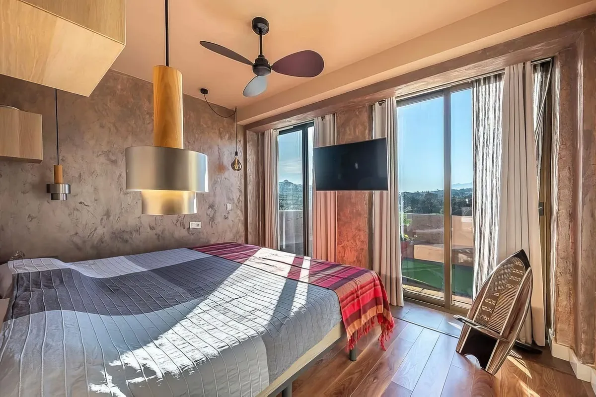 04282be0-b89d-4d17-a831-63bb79f5bb42