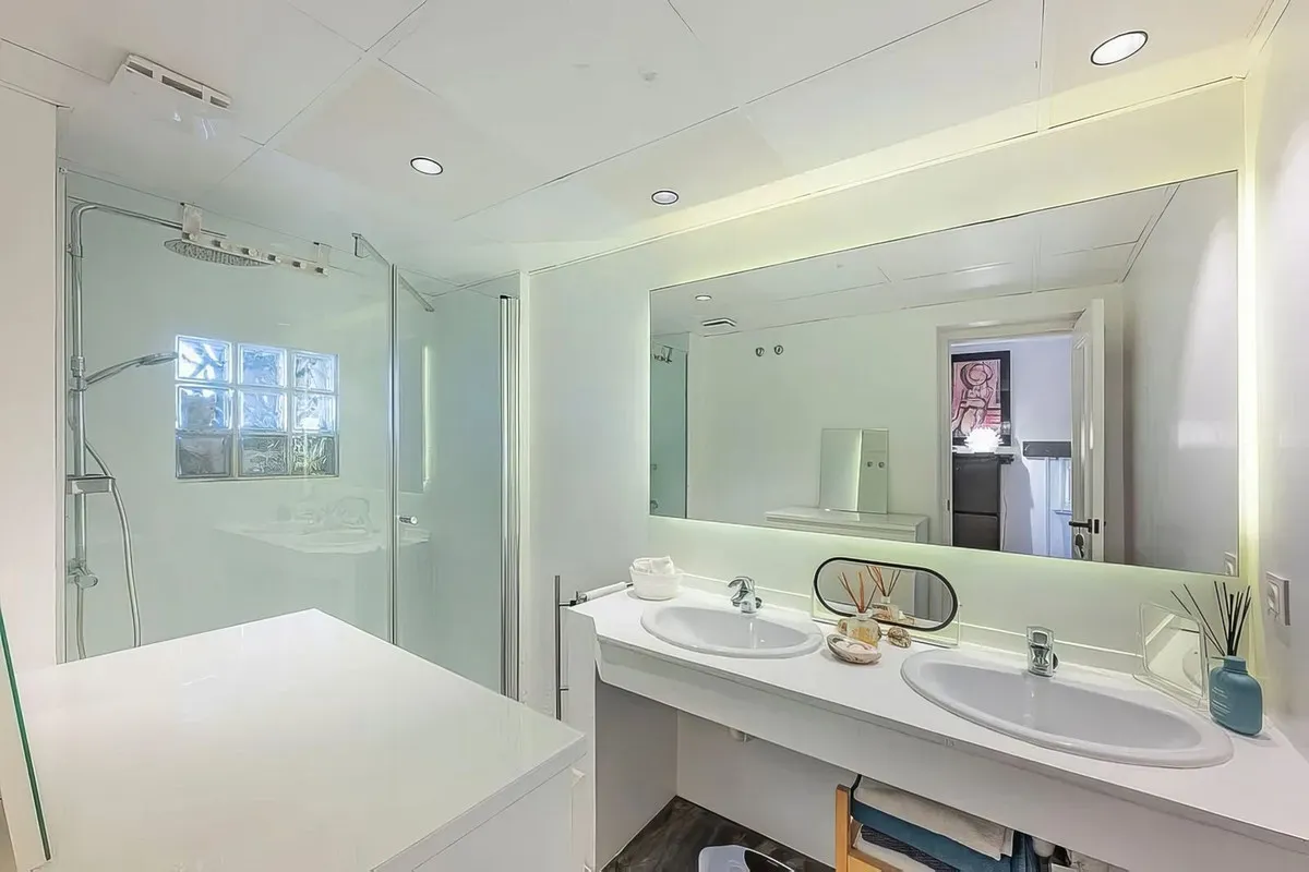 f04d4588-a92e-439d-9844-b37b63900c1c