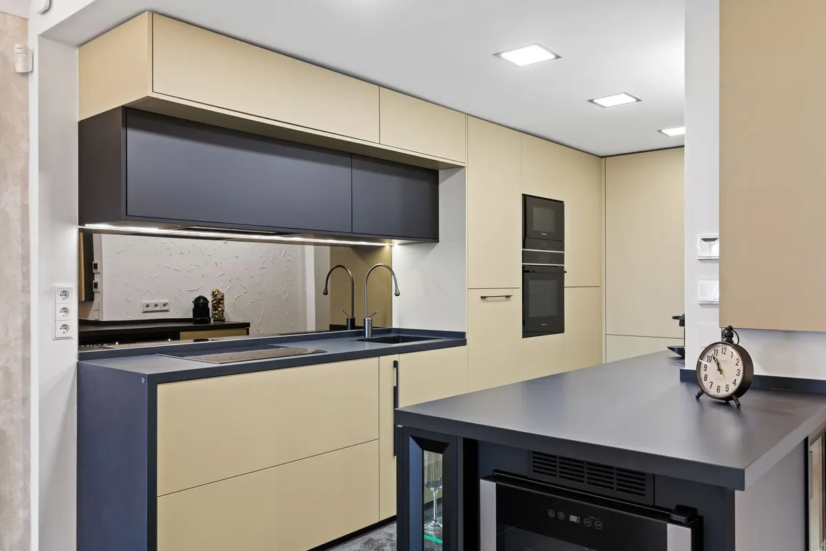 48b82587-dc02-4be7-8d16-35156eb9d042