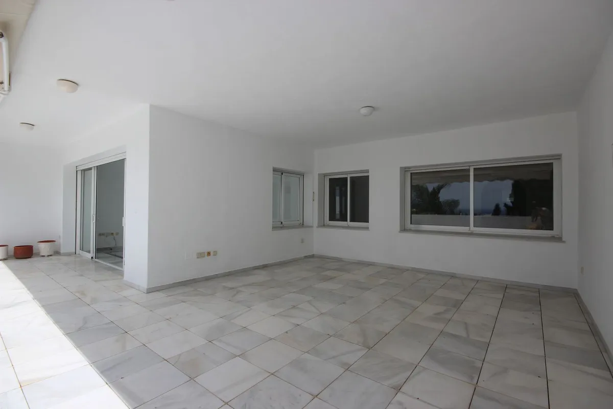 25f6db55-33e4-48c9-8747-fa4596ee0721