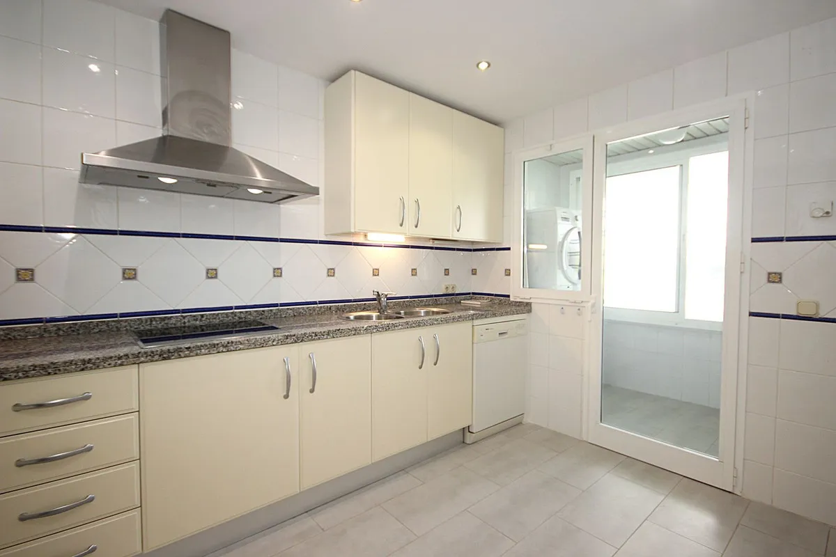 627f693b-47ad-4f51-9f3a-c7369c23a2f7