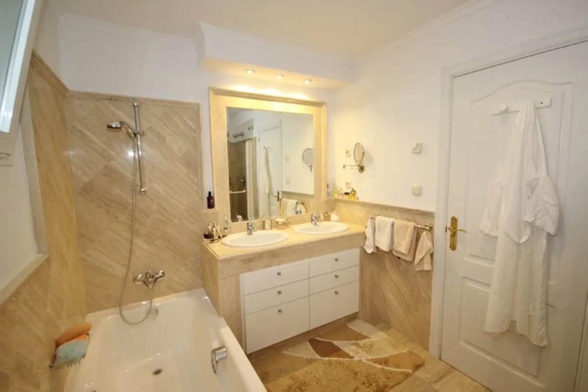 c7d12cb4-d950-4204-858d-772f5884fe78