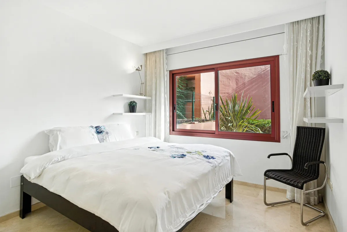 05f9ea33-825a-4189-b1dd-200494f66652