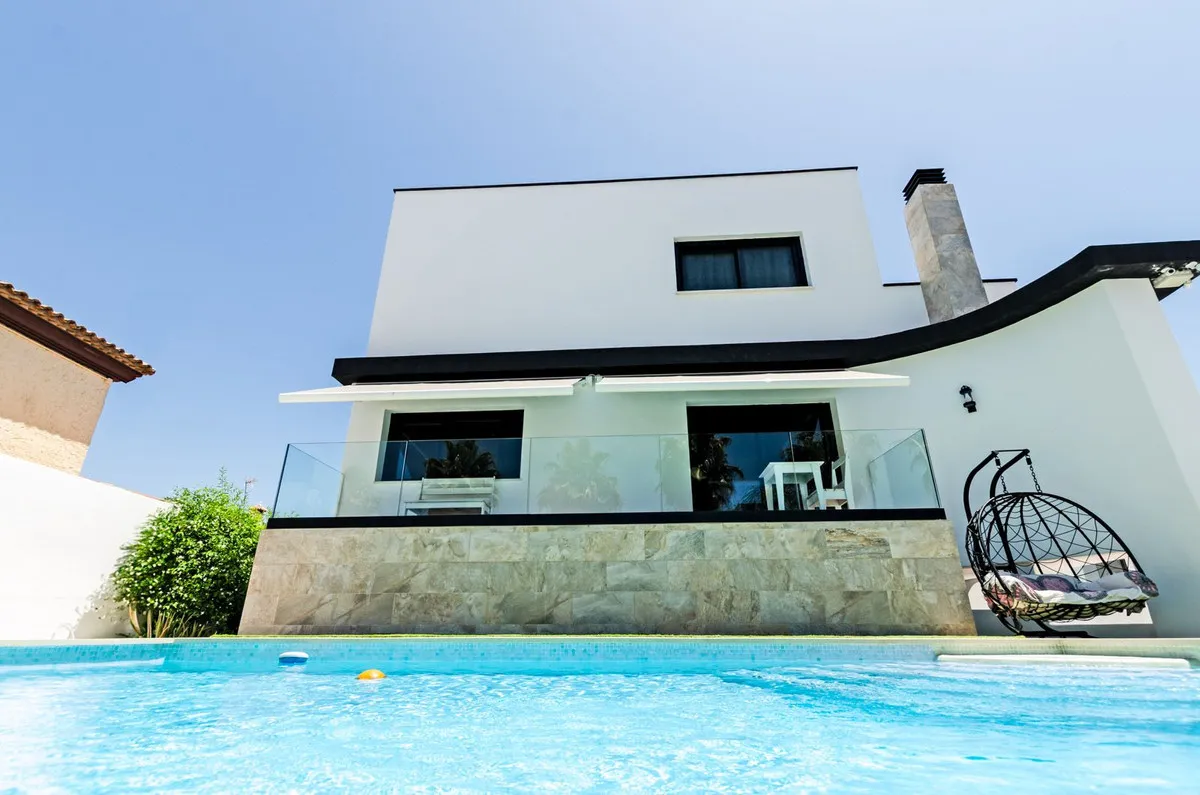 1ed77f0f-9aca-4b0a-bcd9-11028a8a441b