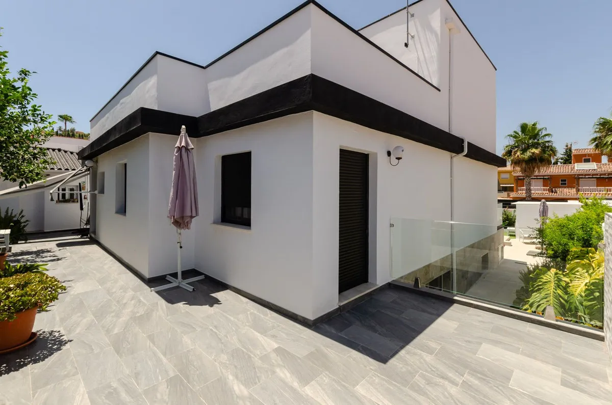 ab5a26ec-ce2f-4ab8-a9e8-c28842fad961