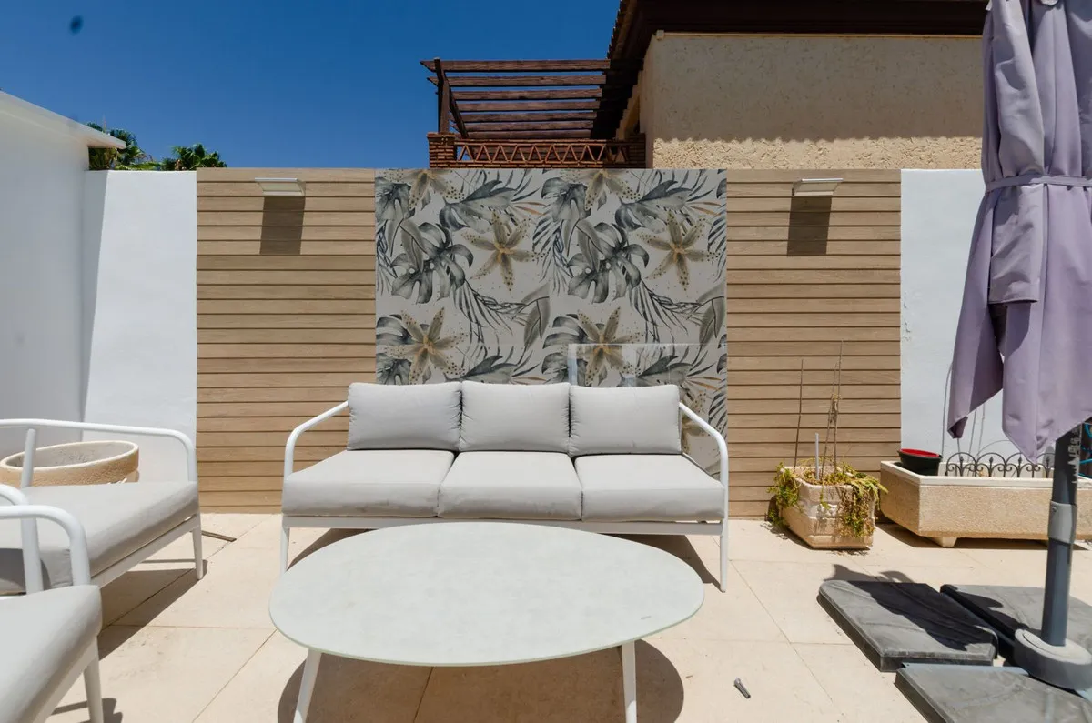 f7498a65-09a3-403b-acb5-dd1fbbd68471