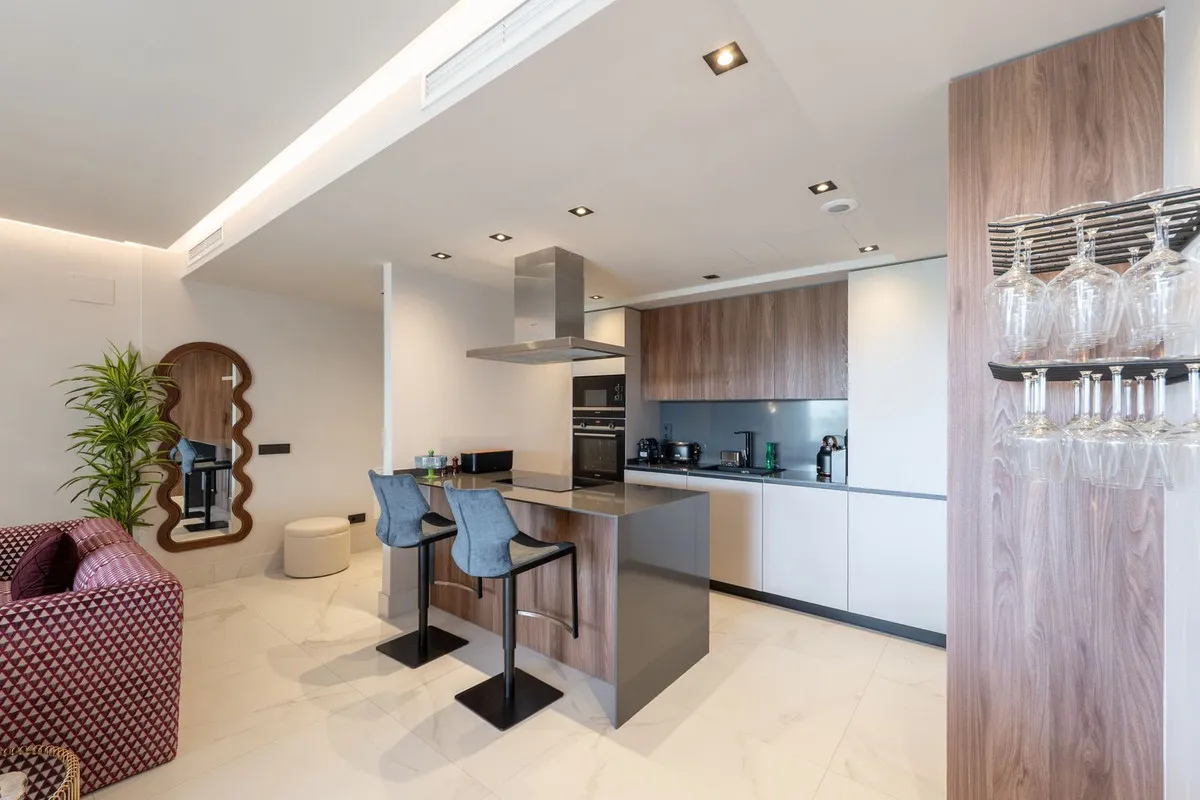 8b59933d-8bc6-4836-9500-e53c7e4248ec