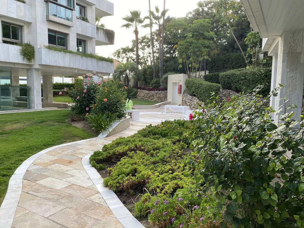 68273b0a-d1ac-4dff-b165-379a39d59db8