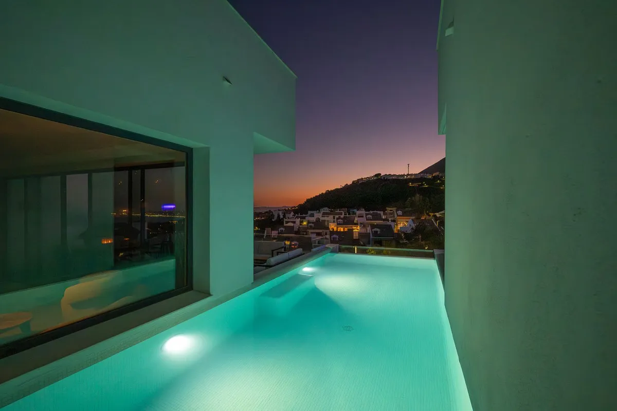 048d3529-a9f3-4f30-969d-3660f396dbd6